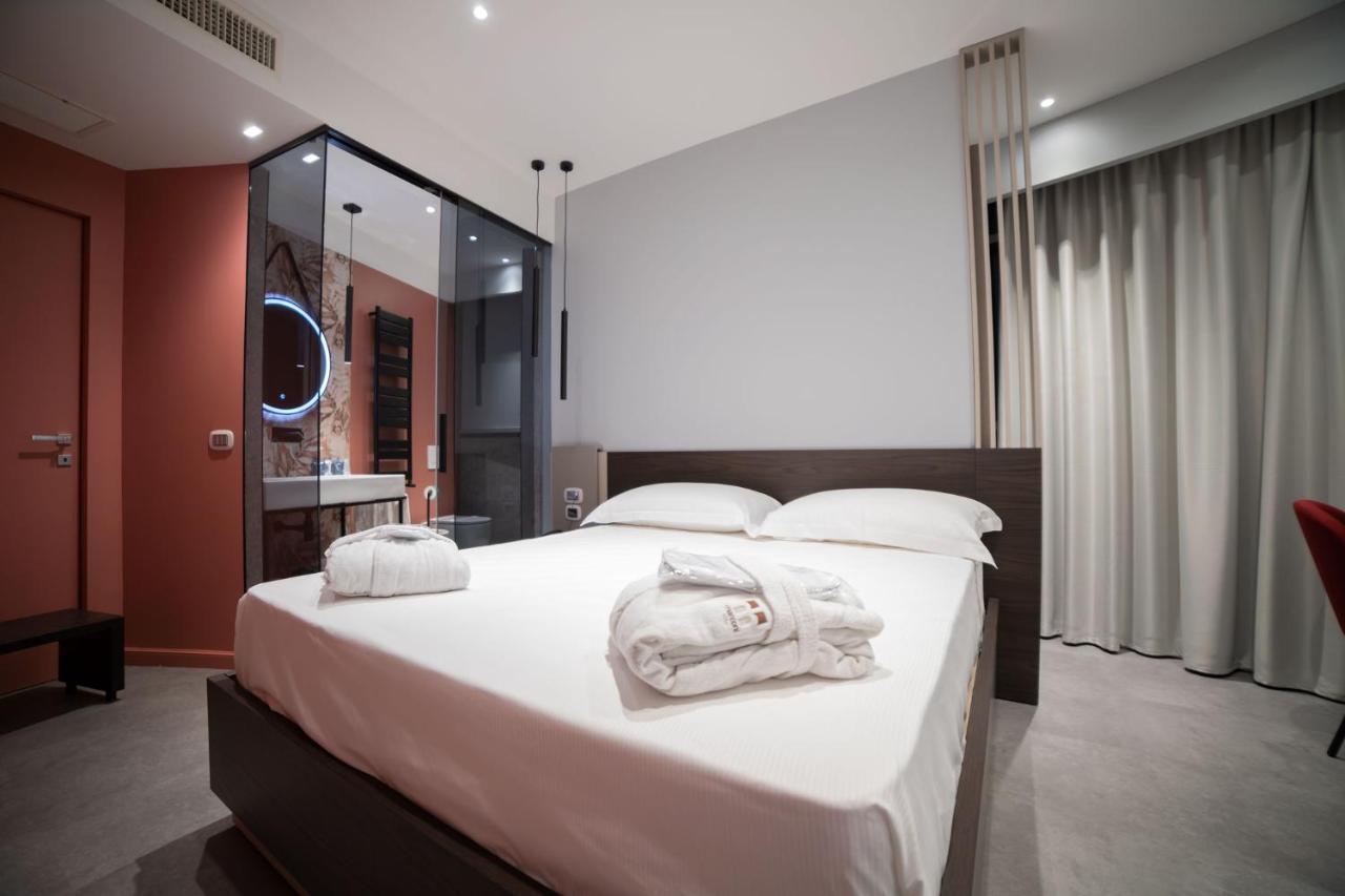 Marconi Hotel เรนเด ภายนอก รูปภาพ