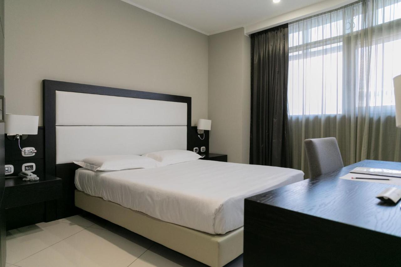 Marconi Hotel เรนเด ภายนอก รูปภาพ