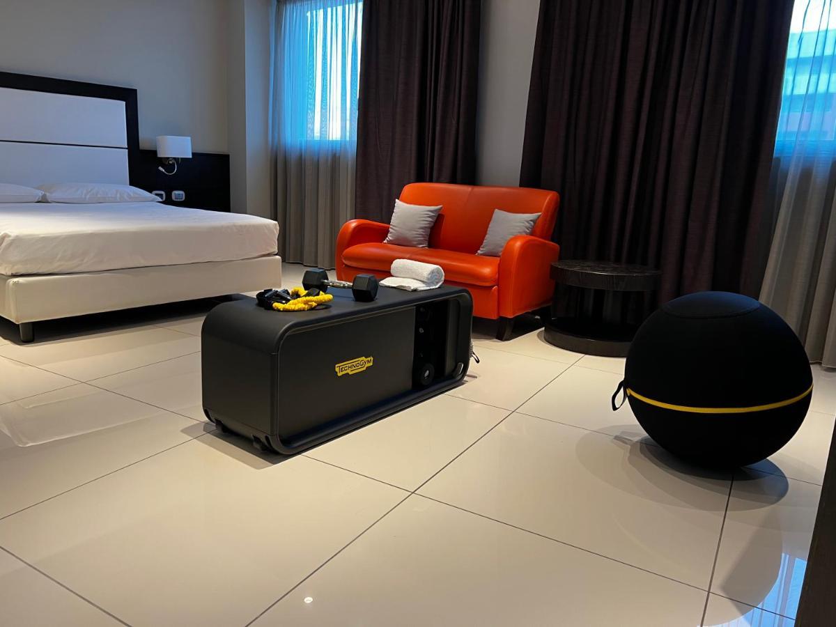 Marconi Hotel เรนเด ภายนอก รูปภาพ