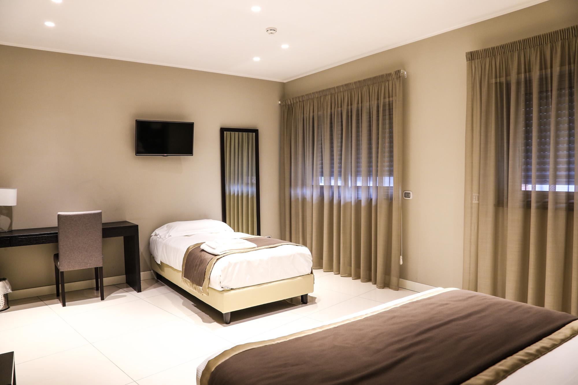 Marconi Hotel เรนเด ภายนอก รูปภาพ