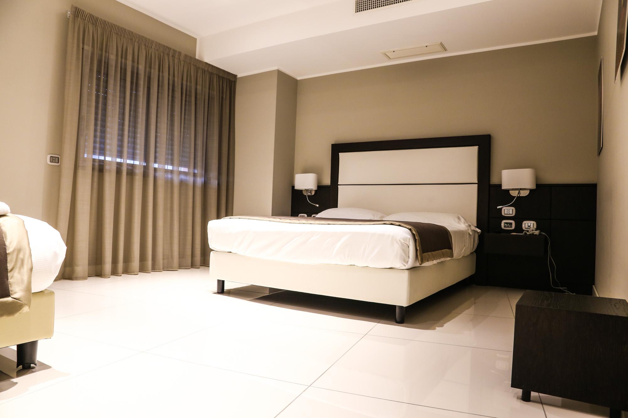 Marconi Hotel เรนเด ภายนอก รูปภาพ