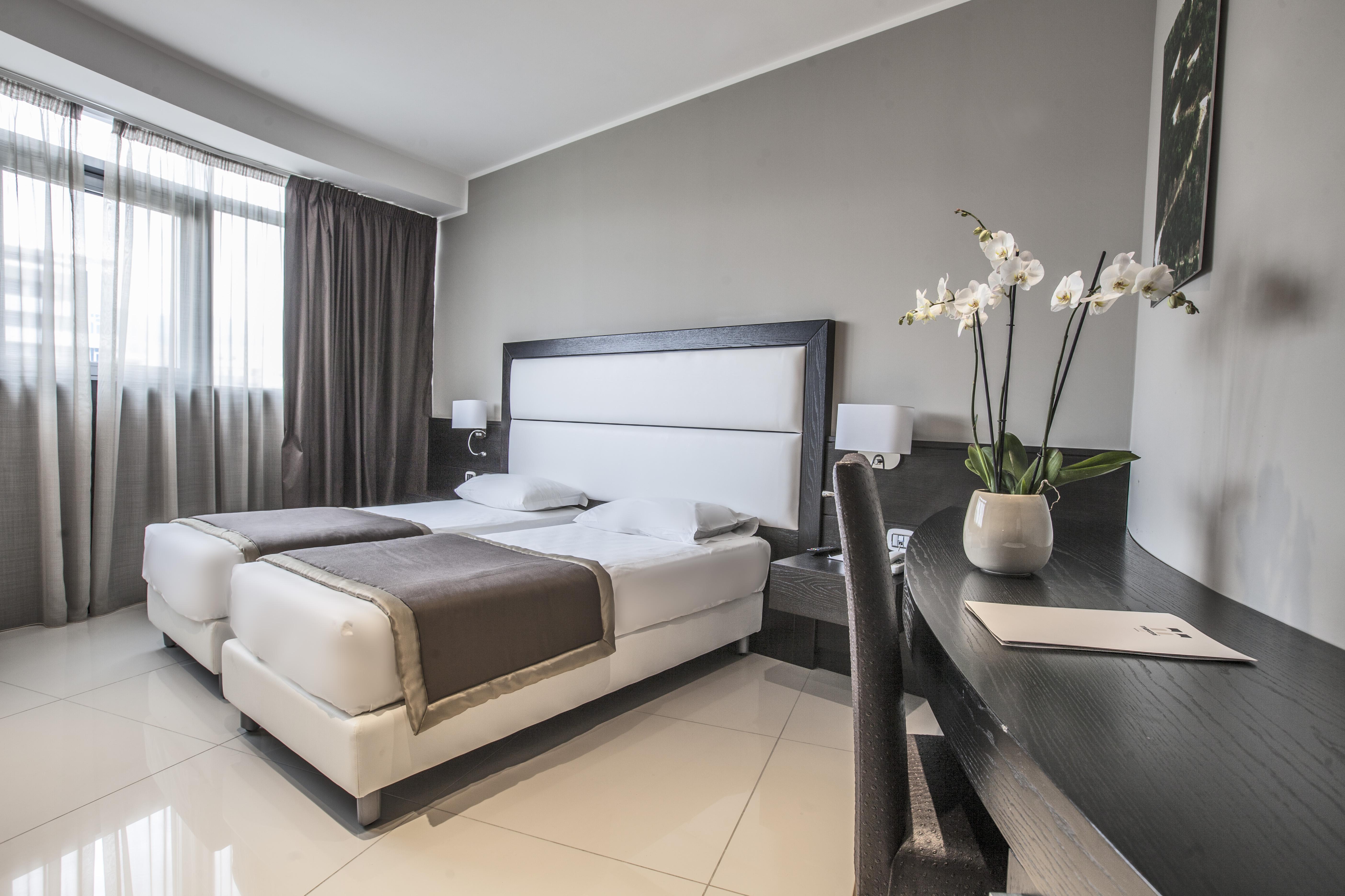 Marconi Hotel เรนเด ภายนอก รูปภาพ