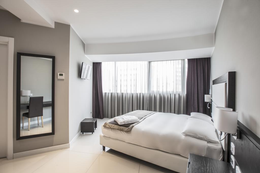 Marconi Hotel เรนเด ภายนอก รูปภาพ